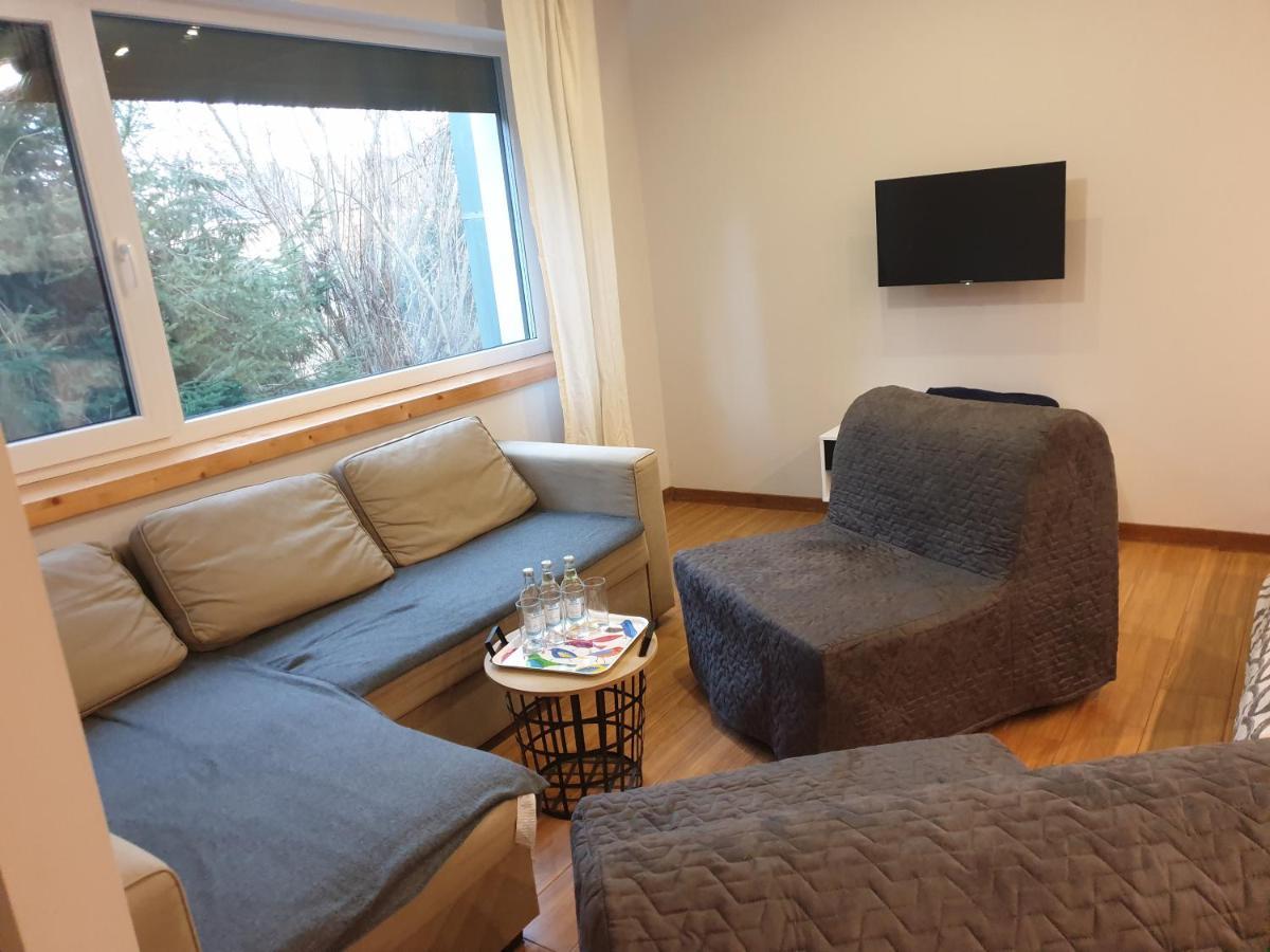 Maly Apartament W Zieleni Blisko Jeziora シロダ・ヴィエルコポルスカ エクステリア 写真